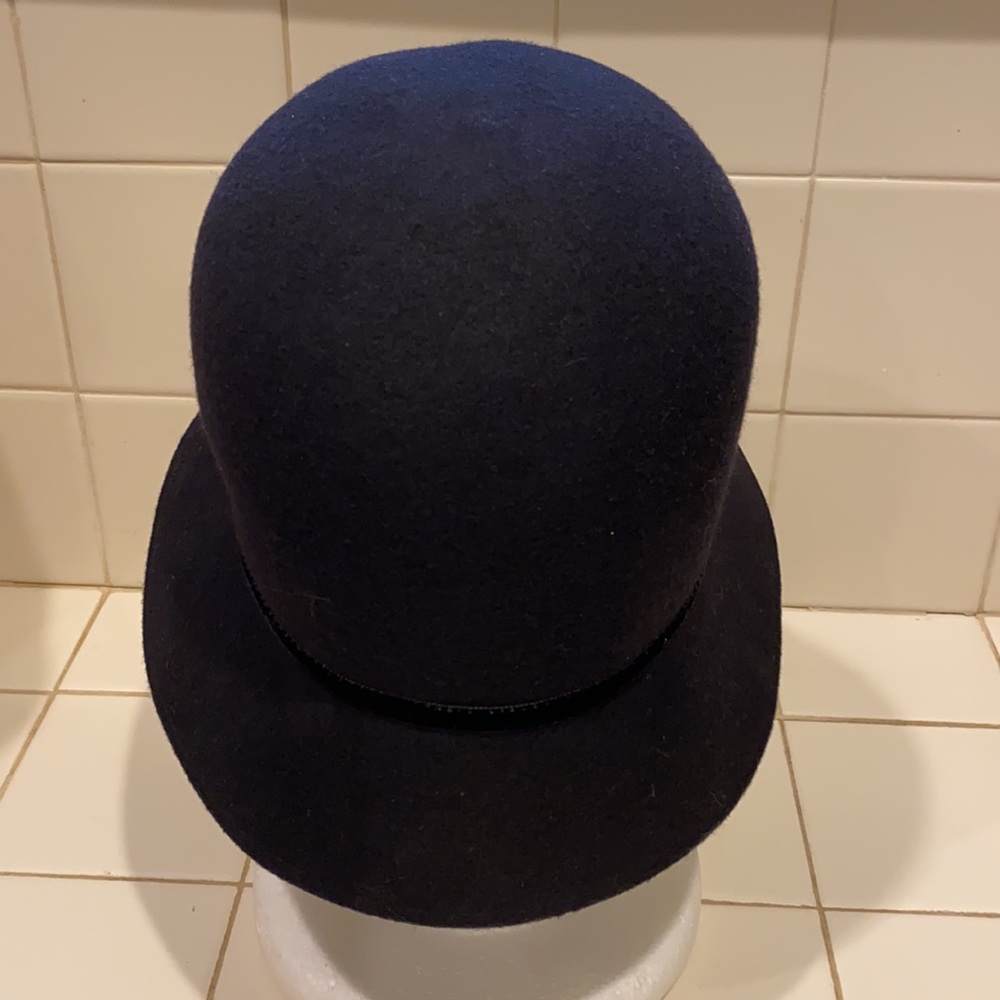 Black Gymboree bell style wool hat - Picture 3 of 9